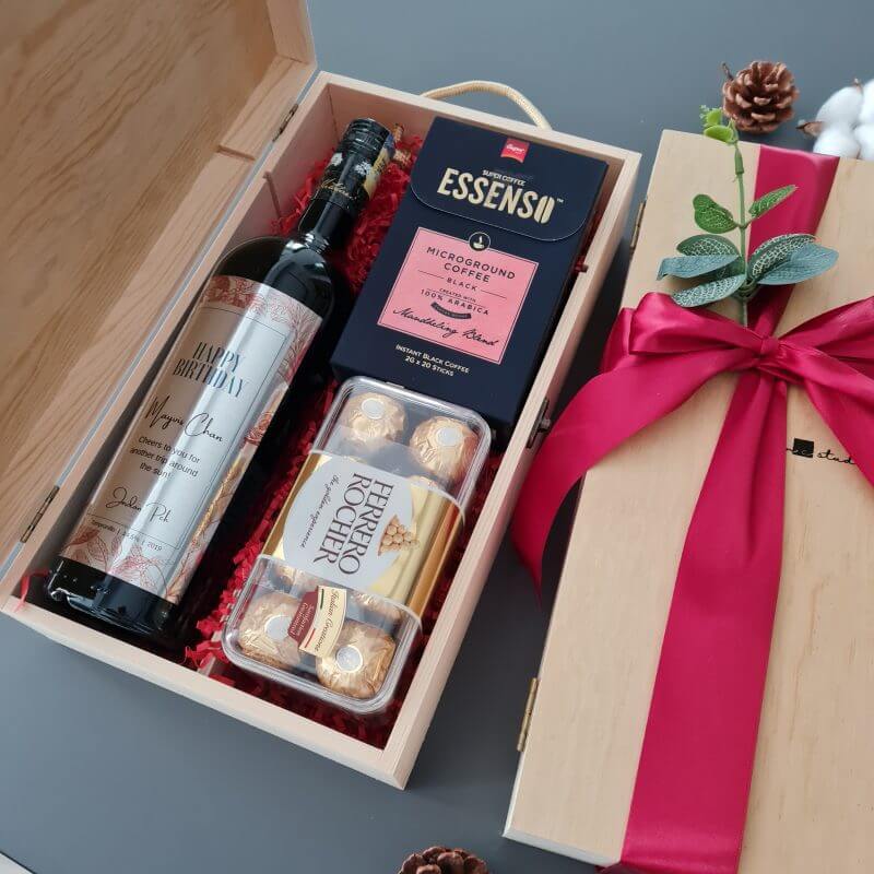 Personalised wine gift set for birthday
